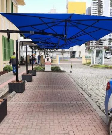 Como escolher o melhor ombrelone para seu jardim [Guia COMPLETO]