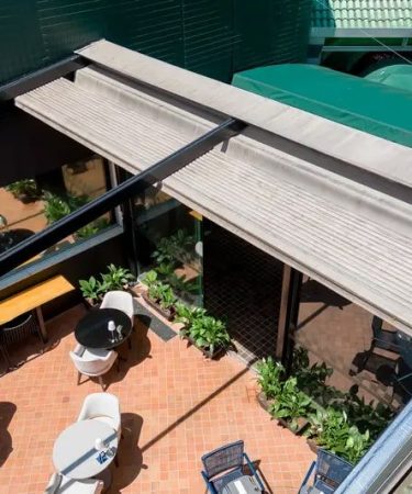 Cobertura pergolado retrátil: conforto e sofisticação para sua área externa